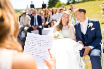 Hochzeitsfotograf Symposion Lindabrunn Niederösterreich Hochzeitsfotos Outdoorhochzeit Hochzeit im Grünen