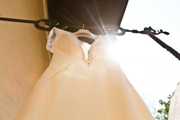 Brautkleid Hochzeitsfotograf Schloss Obermayerhofen Sebersdorf Steiermark Hochzeitsfotos Schloss Schlosshochzeit Hochzeit Thermenland