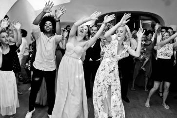 Party Hochzeitsfotograf Schloss Obermayerhofen Sebersdorf Steiermark Hochzeitsfotos Schloss Schlosshochzeit Hochzeit Thermenland Tanzfoto